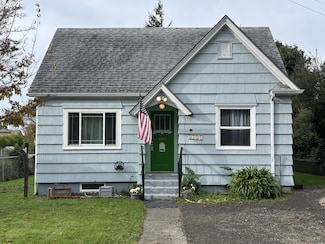 2318 Liberty St, North Bend, OR 97459