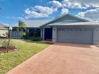 472 SE Wallace Terrace, Port Saint Lucie, FL 34983