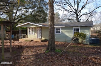 566 Indian Springs Dr, Forsyth, GA 31029