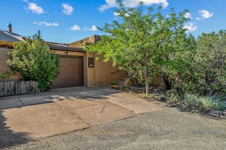 353 Calle Loma Norte, Santa Fe, NM 87501