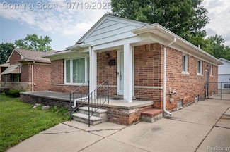 15654 Denby, Redford, MI 48239