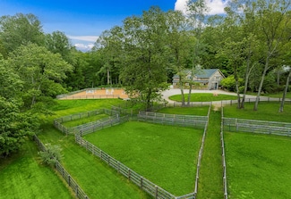 8 Lost Pond Ln, North Salem, NY 10560