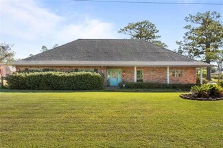 2442 E Armand St, Lake Charles, LA 70611