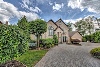 410 Lorenzo Ln, Irwin, PA 15642