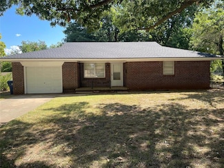 1305 S 10th St, Chickasha, OK 73018