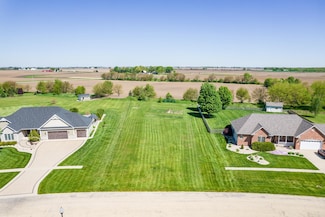 980 Fox Trail Ln, Somonauk, IL 60552