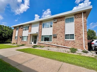 553 Lemon St N Unit 7, Hudson, WI 54016