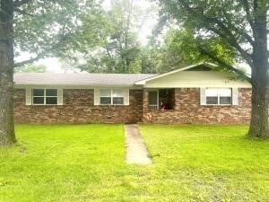 608 N Chapman St, Anderson, MO 64831
