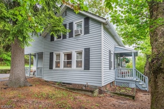 4 Ridge Rd, Little Falls, NJ 07424