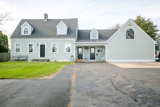 1994 E Main Rd, Portsmouth, RI 02871