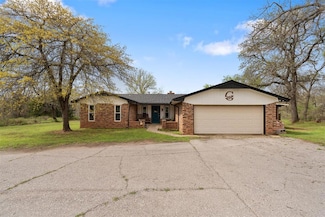 885 Oakridge Dr, Duncan, OK 73533