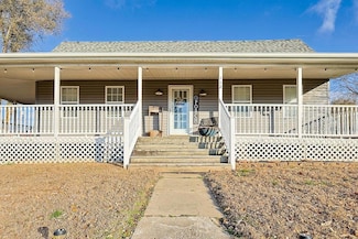 112 E 2nd St, Dearborn, MO 64439