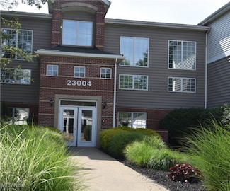 23004 Chandlers Ln Unit 4-344, Olmsted Falls, OH 44138