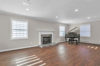 32 Manchester Ln, Stony Brook, NY 11790