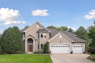 2906 Butternut Dr, Chaska, MN 55318