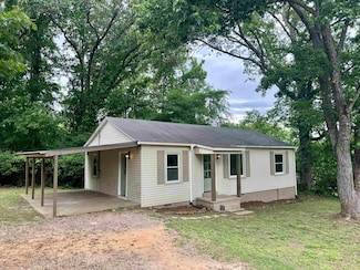 147 Westwood Cir, Selmer, TN 38375