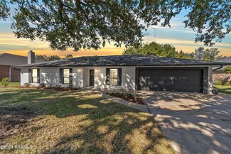 121 Chicory Ln, Lafayette, LA 70506
