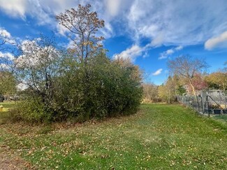 911 Safford Ave, Lake Bluff, IL 60044