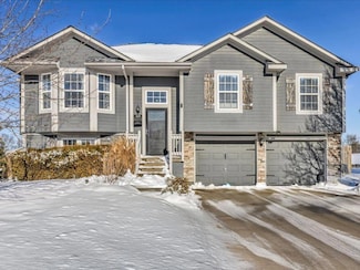 1610 NW High View Dr, Grain Valley, MO 64029