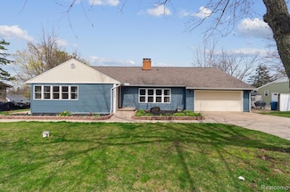 2064 N Long Lake Rd, Fenton, MI 48430