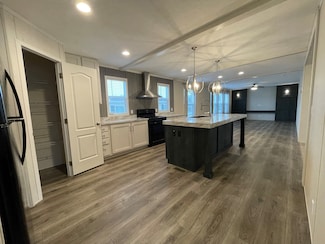 226 Mcauliffe Dr Unit 226, Flushing, MI 48433