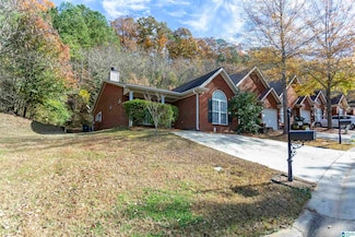 100 Hayesbury Ct, Pelham, AL 35124