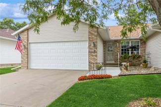 3270 Sunburst Ave, Marion, IA 52302