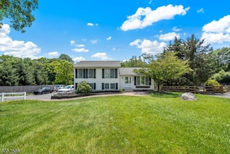 7 Codington Ln, Glen Gardner, NJ 08826