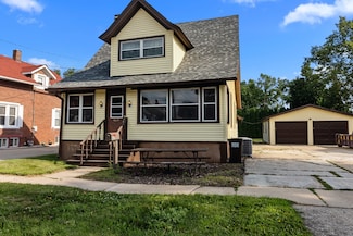 603 W Burbank St, Harvard, IL 60033
