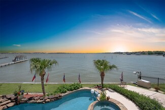 2242 Marina Way, Kemah, TX 77565