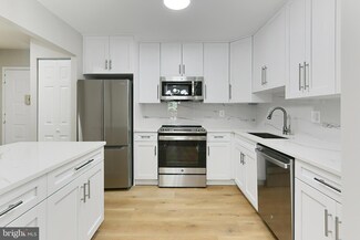 8370 Greensboro Dr Unit 416, McLean, VA 22102