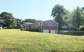 205 Pioneer Dr, Duncansville, PA 16635