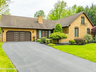 25 Henkes Ln, Latham, NY 12110