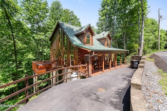 1823 Beach Front Dr, Sevierville, TN 37876