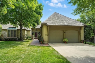 51 Coventry Ct, Prairie Village, KS 66208