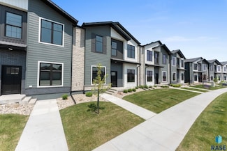 8621 W Shoreline Place, Sioux Falls, SD 57107
