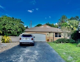 14941 Norfolk Ln, Davie, FL 33331