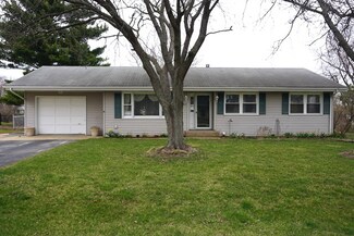 2061 Radcliffe Dr, Aurora, IL 60506