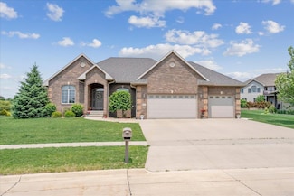 4032 Wynnewood Dr, Cedar Falls, IA 50613