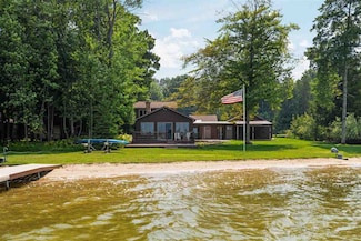 9669 Trails End Rd, Petoskey, MI 49770