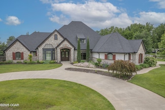 1704 Liam St, Carthage, MO 64836