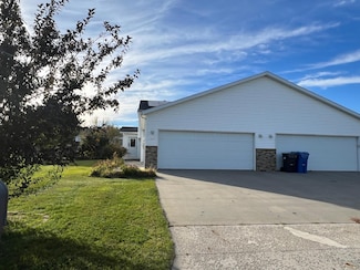 1011 Southwood Dr, Dilworth, MN 56529