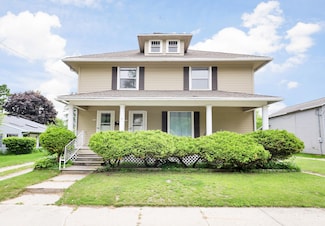715 N 6th St, Manitowoc, WI 54220