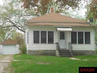 522 E 9th St, Blue Earth, MN 56013
