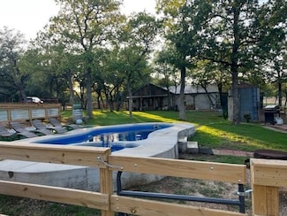 661 Sandy Ln, Fredericksburg, TX 78624