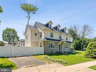 285 N Lansdowne Ave, Lansdowne, PA 19050