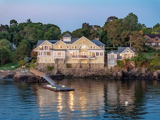 3 Anchorage Ln, Marblehead, MA 01945