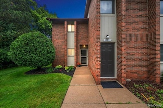 33847 Pondview Cir Unit 22, Livonia, MI 48152