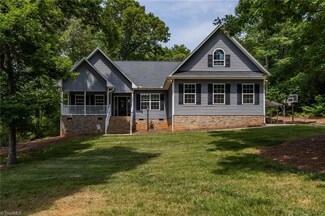 4582 Riveroaks Dr, Randleman, NC 27317