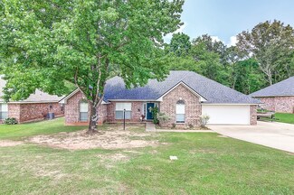 416 Country Club Dr, Benton, LA 71006